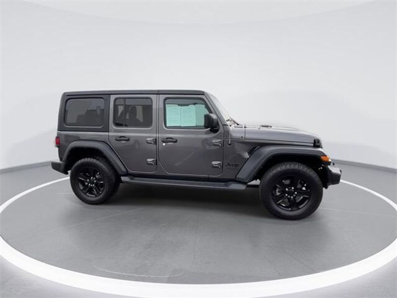 Used 2022 Jeep Wrangler Unlimited Sport AltitudeImage 9