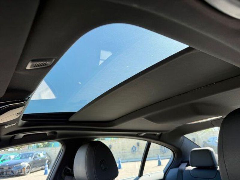 Used 2023 BMW 5 Series 530e iPerformanceImage 23