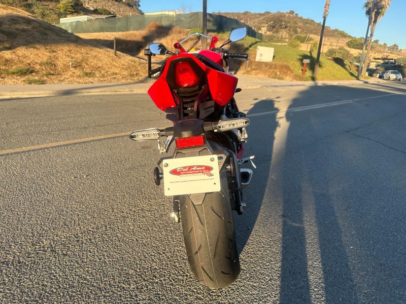 New 2026 Honda CBR650R E-CLUTCH Image 8