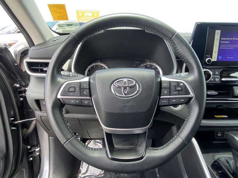 Used 2024 Toyota Highlander XLEImage 25