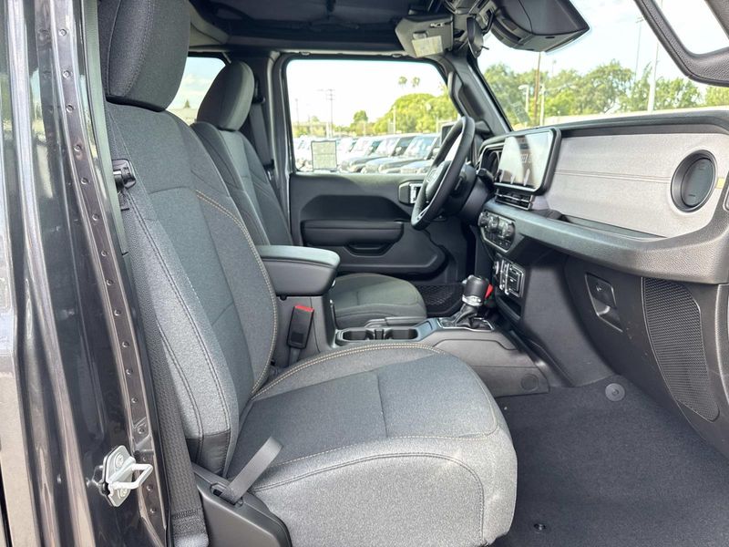 New 2026 Jeep Gladiator Sport S 4x4