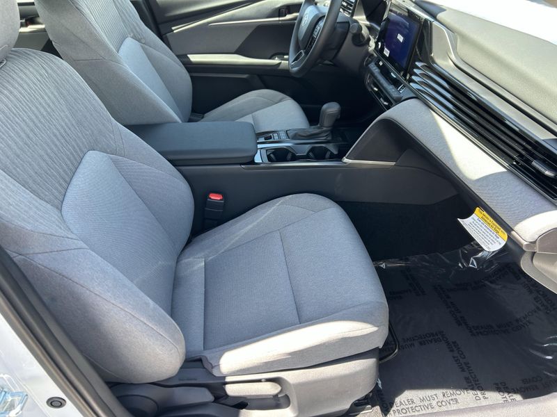 2025 Toyota Camry LEImage 10