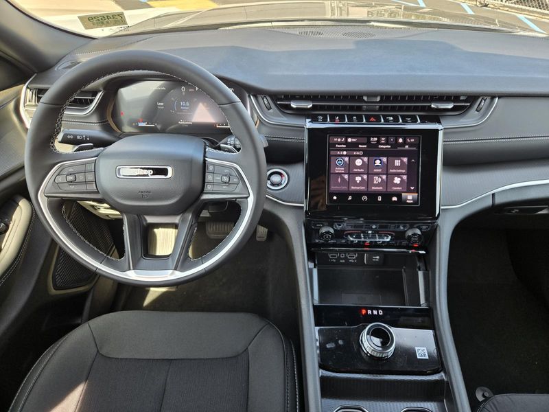 New 2026 Jeep Grand Cherokee Laredo X 4x4