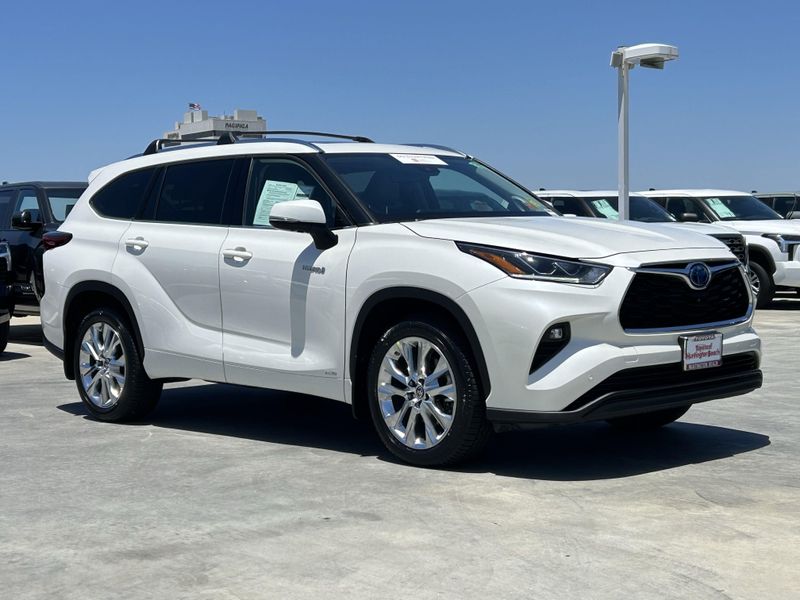 Used 2021 Toyota Highlander LimitedImage 2
