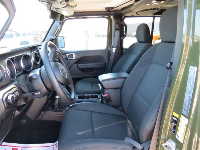 2022 Jeep Wrangler Unlimited Sport 4x4 4dr SUVImage 11