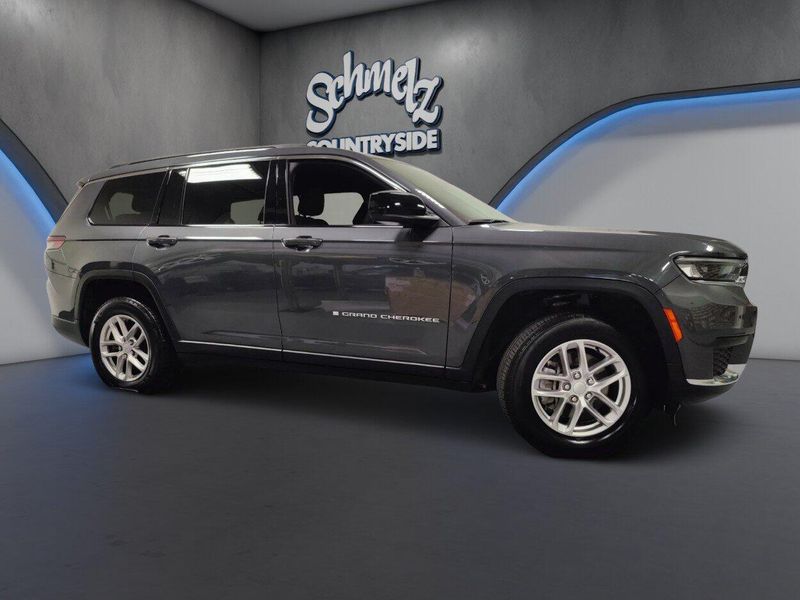 Used 2025 Jeep Grand Cherokee L V6 Laredo 4X4 w/Luxury Tech & Tow PkgImage 3