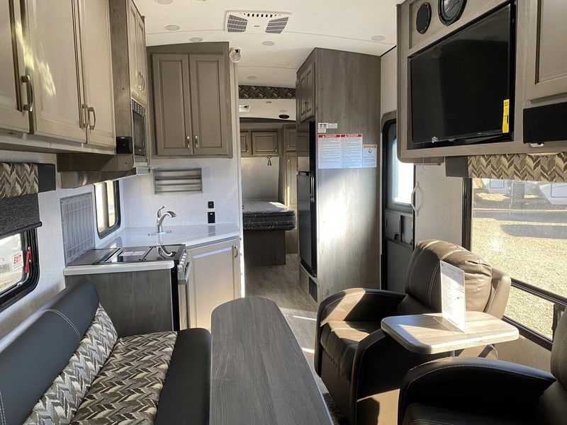 New 2025 DESERT FOX 27FS Image 9