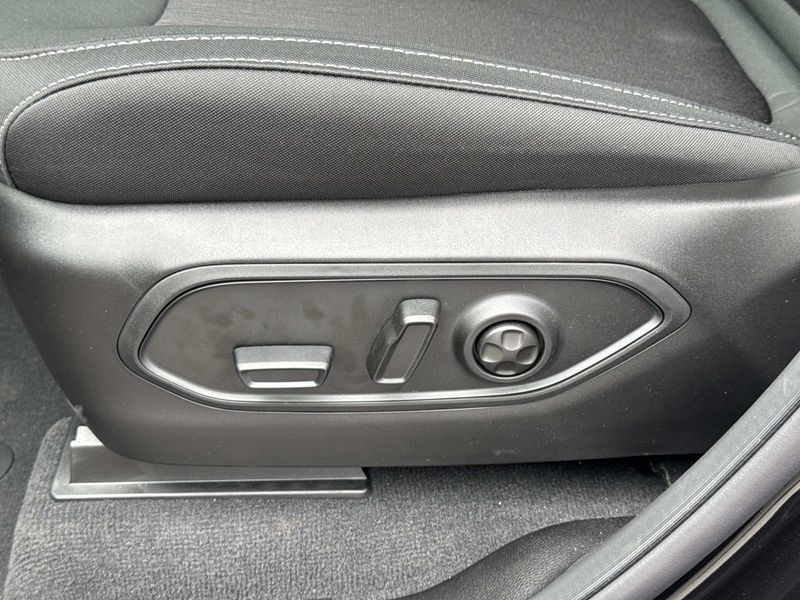New 2026 Jeep Grand Cherokee L Laredo 4x2