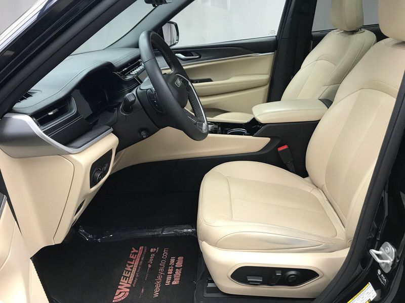 Used 2023 Jeep Grand Cherokee L LimitedImage 4