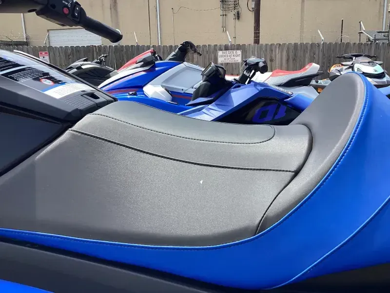 2024 Yamaha WAVERUNNER VX LIMITED HO AZURE BLUE AND ACID GREEN Image 15