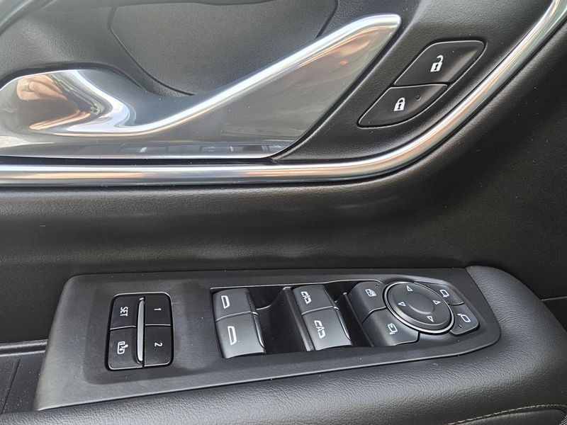 Used 2024 Chevrolet Suburban High CountryImage 18