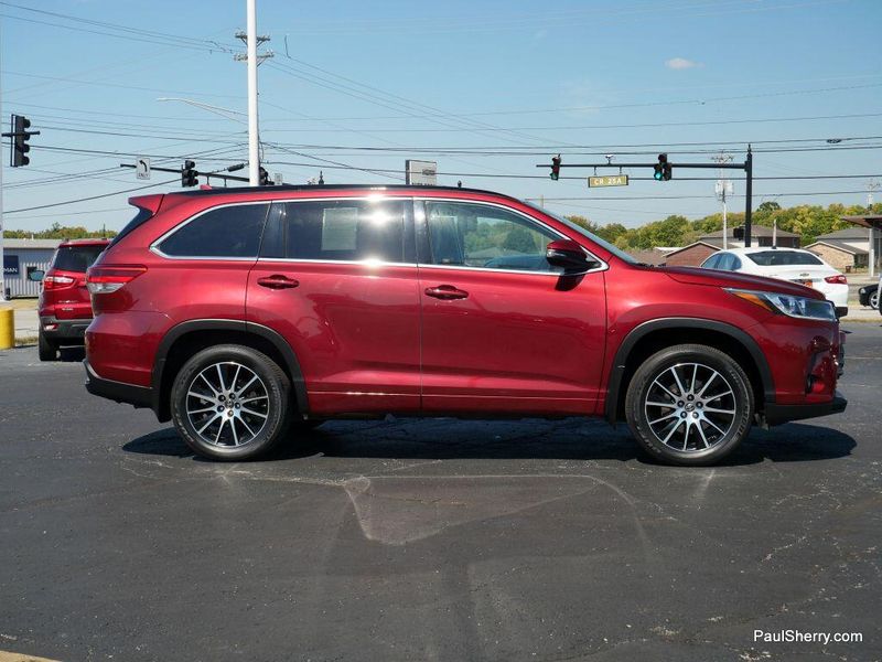 2017 Toyota Highlander SE photo 13