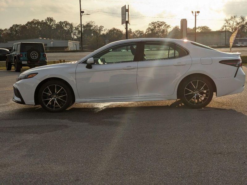 2021 Toyota Camry Image 6