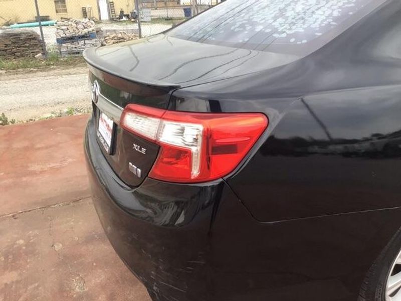 2012 Toyota Camry Hybrid XLEImage 11