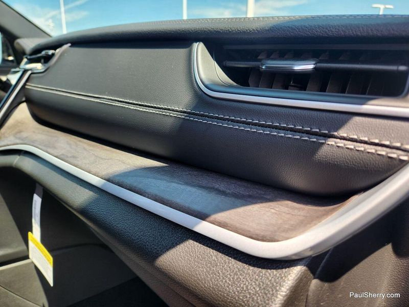 2025 Jeep Grand Cherokee Limited photo 28