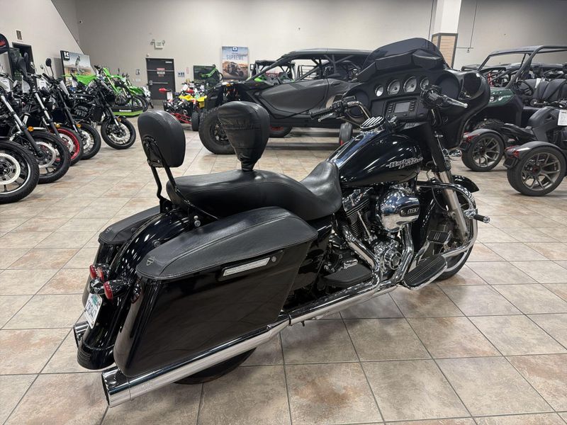 Used 2016 Harley-Davidson STREET GLIDE Image 17