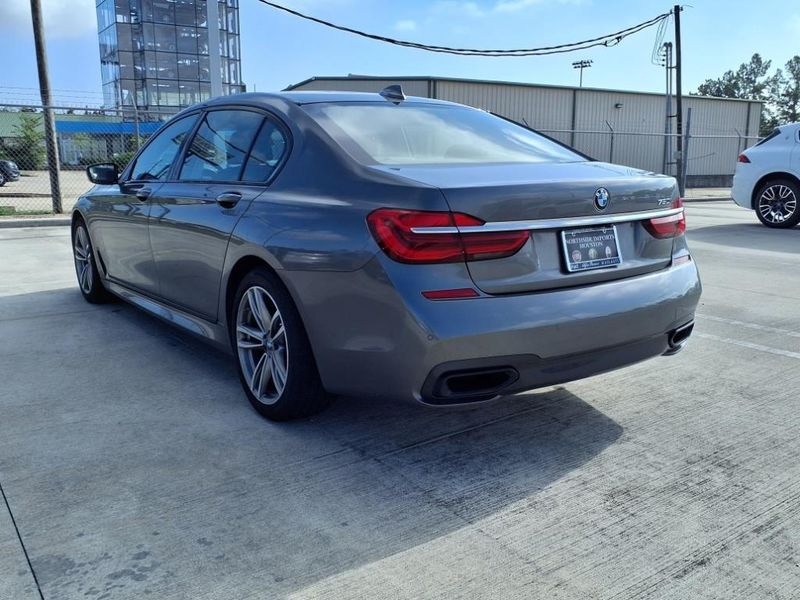 2017 BMW 750i 750iImage 17