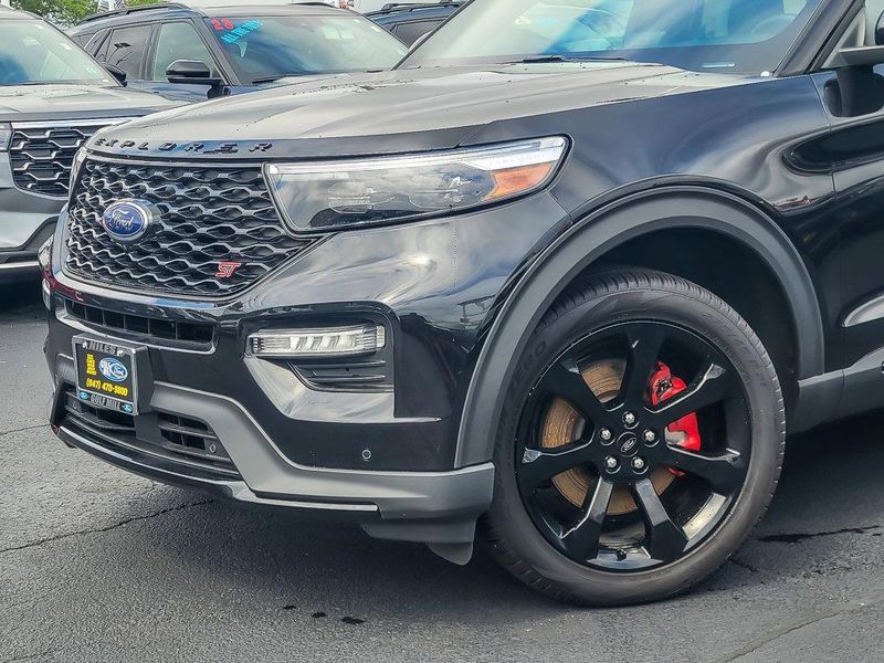 2024 Ford Explorer ST photo 2