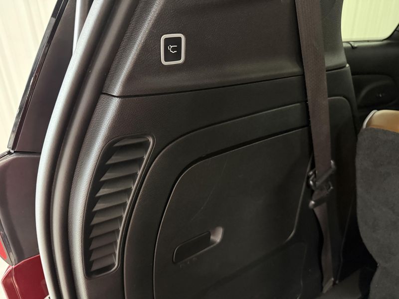 Used 2017 Chrysler Pacifica LimitedImage 6