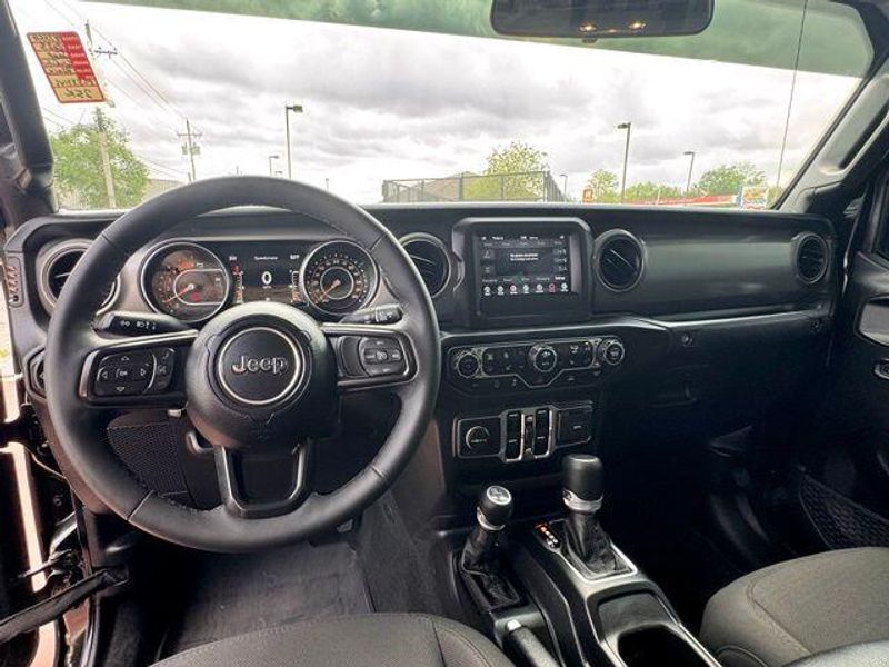 Used 2023 Jeep Gladiator SportImage 10