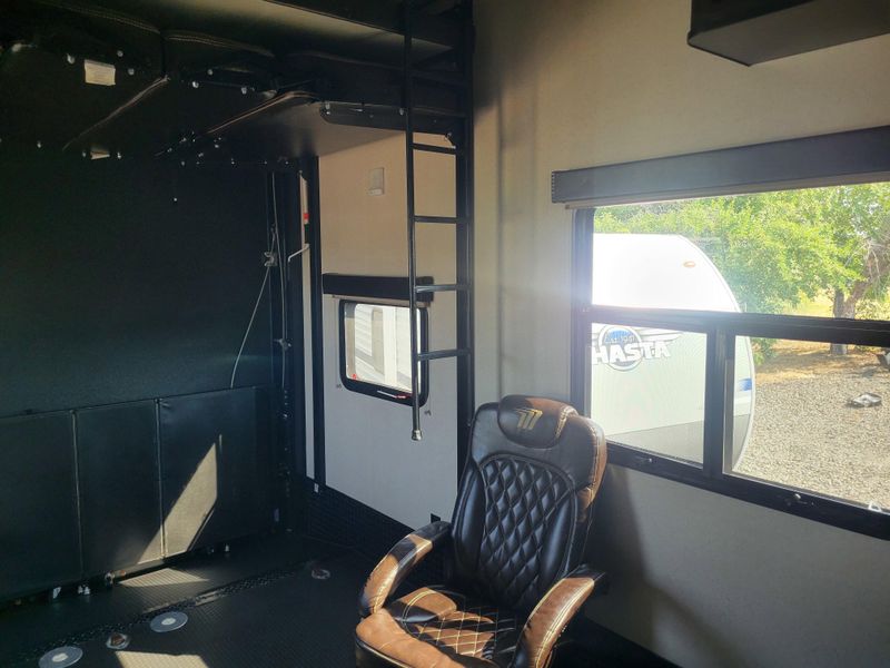 Used 2017 GRAND DESIGN MOMENTUM M- 388M Image 10