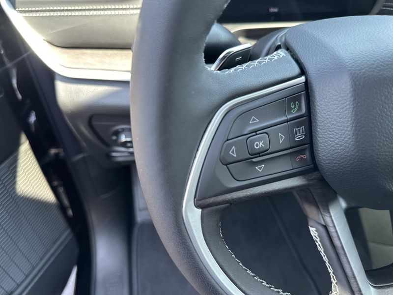 New 2025 Jeep Grand Cherokee L Limited 4x4Image 27