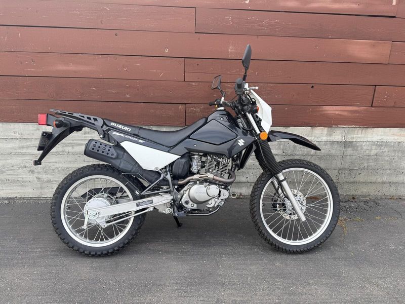 2015 Suzuki DR 200 S 
