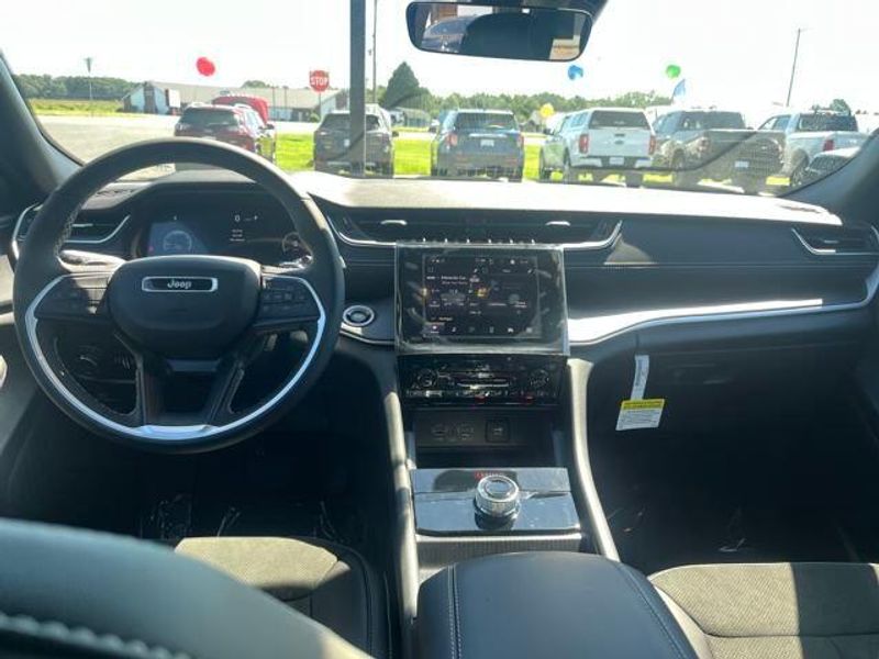 2025 Jeep Grand Cherokee Altitude 4x4