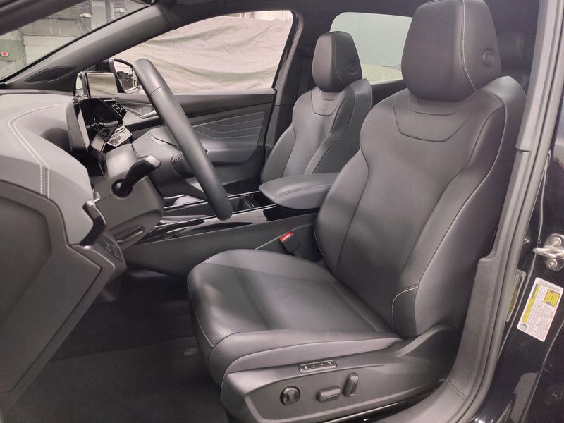 Used 2023 Volkswagen ID.4 Pro S Long Range AWD w/Glass RoofImage 16