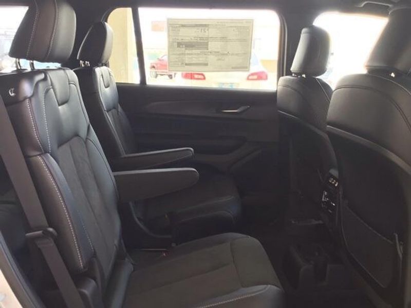 2025 Jeep Grand Cherokee L Altitude 4x2Image 18