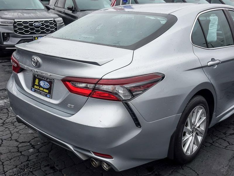 2023 Toyota Camry SE photo 3