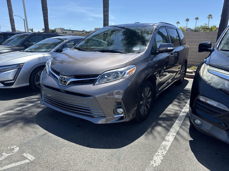 Used 2020 Toyota Sienna LimitedImage 2