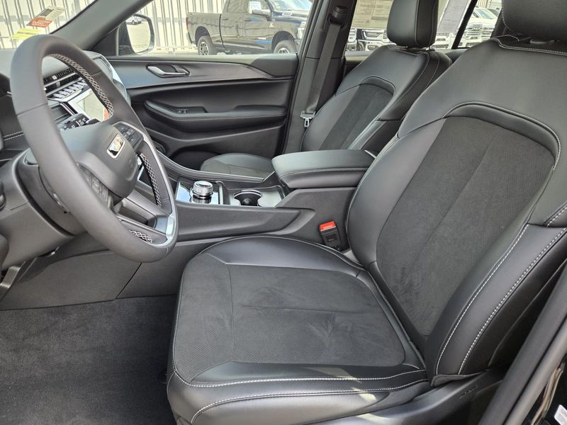 2025 Jeep Grand Cherokee Altitude photo 19