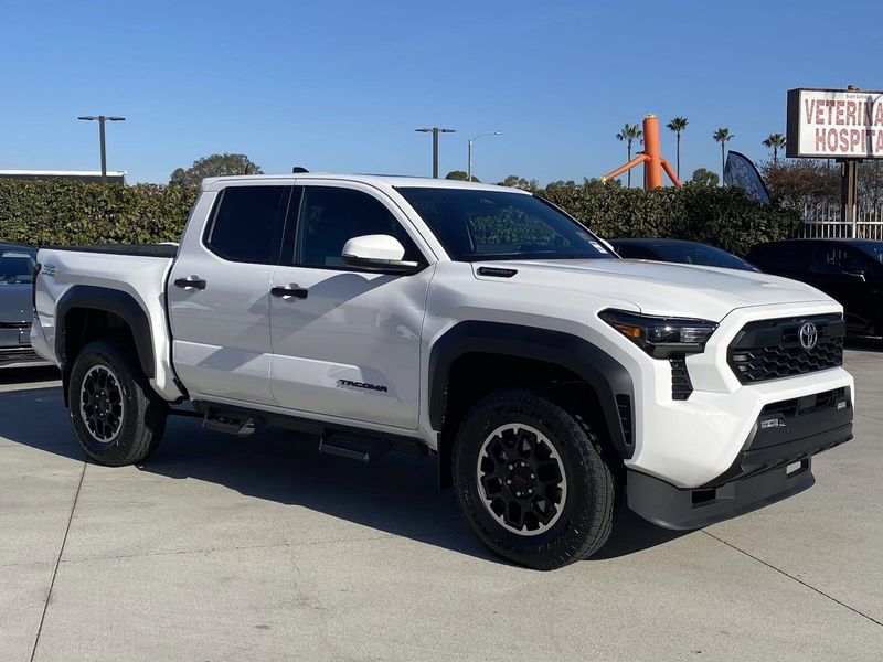 2024 Toyota Tacoma TRD Off Road HybridImage 2