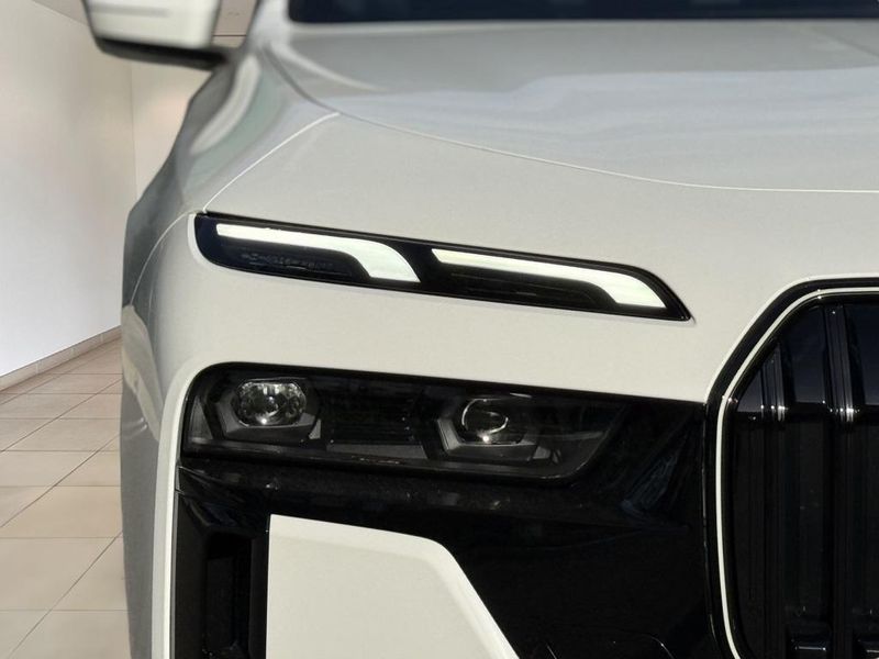 2025 BMW 7 Series 760i xDriveImage 12