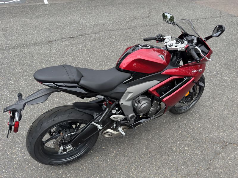 2025 Triumph Daytona 660 - CARNIVAL RED - SAPPHIRE BLACK  
