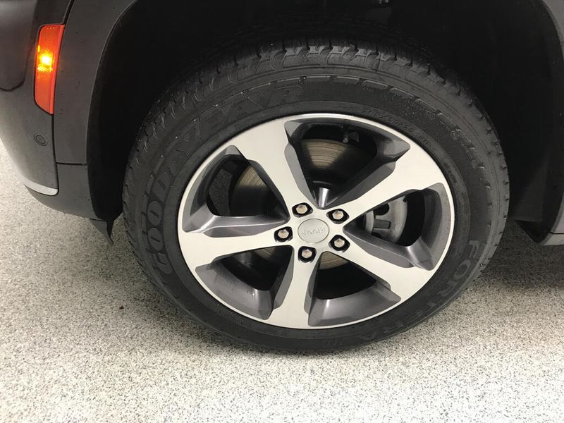 Used 2023 Jeep Grand Cherokee L LimitedImage 2