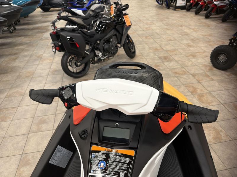 New 2026 Sea-Doo SPARK FOR 3 90 CONVENIENCE PACKAGE (SOUND SYSTEM) Image 20