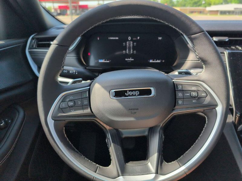 2025 Jeep Grand Cherokee Altitude X 4x2Image 22