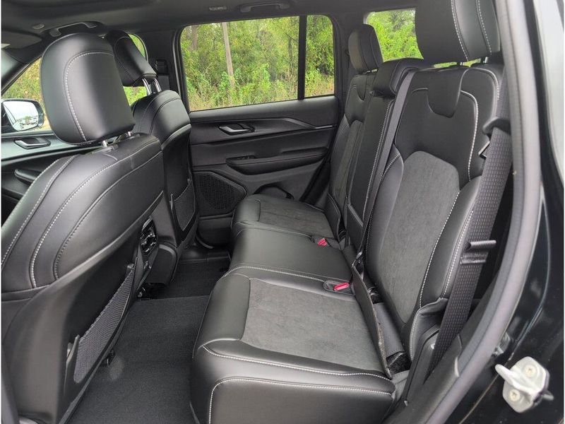 New 2025 Jeep Grand Cherokee Altitude X 4x2Image 29