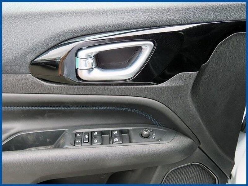 2025 Jeep Compass LimitedImage 12