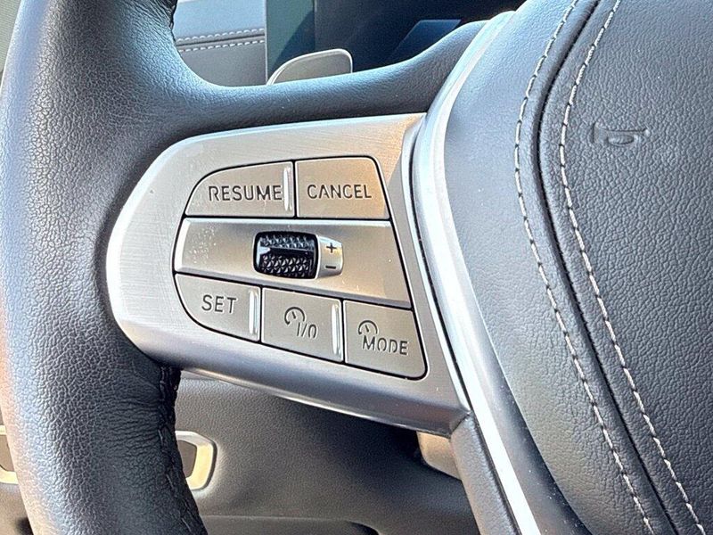 Used 2025 BMW X7 xDrive40iImage 25