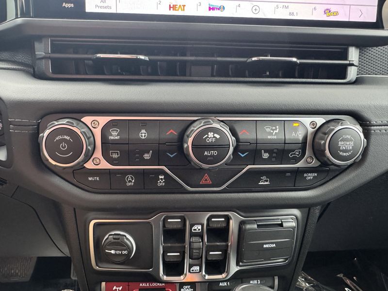 New 2025 Jeep Gladiator MojaveImage 21