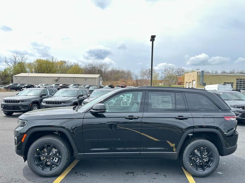 2025 Jeep Grand Cherokee Altitude X 4x4Image 4