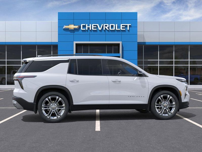 New 2025 Chevrolet Traverse FWD LTImage 5