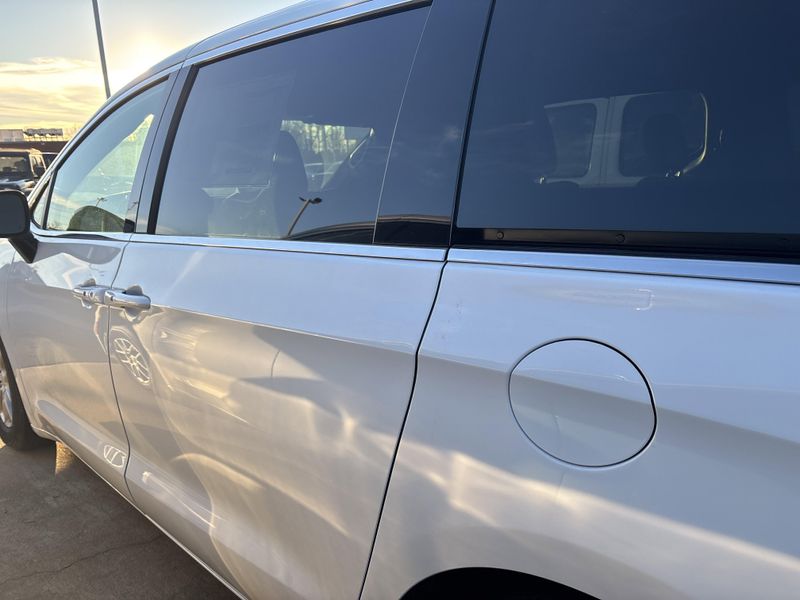 New 2026 Chrysler Pacifica SelectImage 12