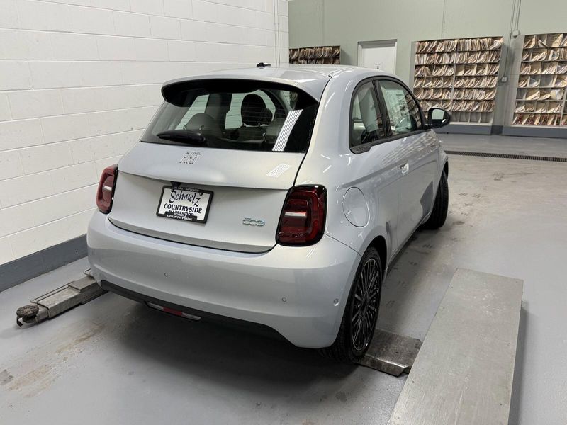 New 2024 Fiat 500e Inspired By Los AngelesImage 5