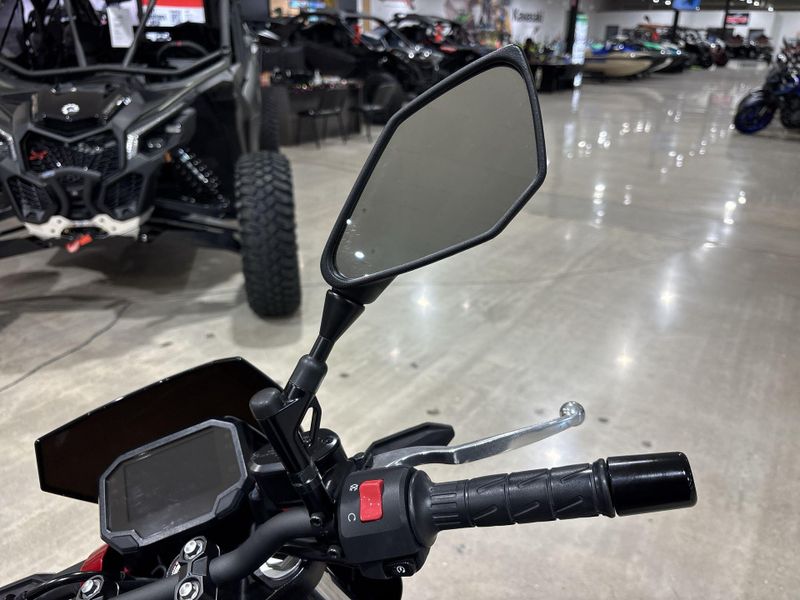 Used 2025 Kawasaki Z500 SE ABS Image 12