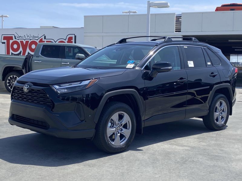 2025 Toyota RAV4 XLEImage 6