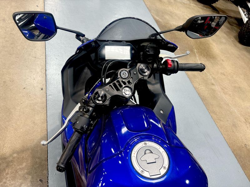 Used 2024 Yamaha YZF-R3 ABS Image 11